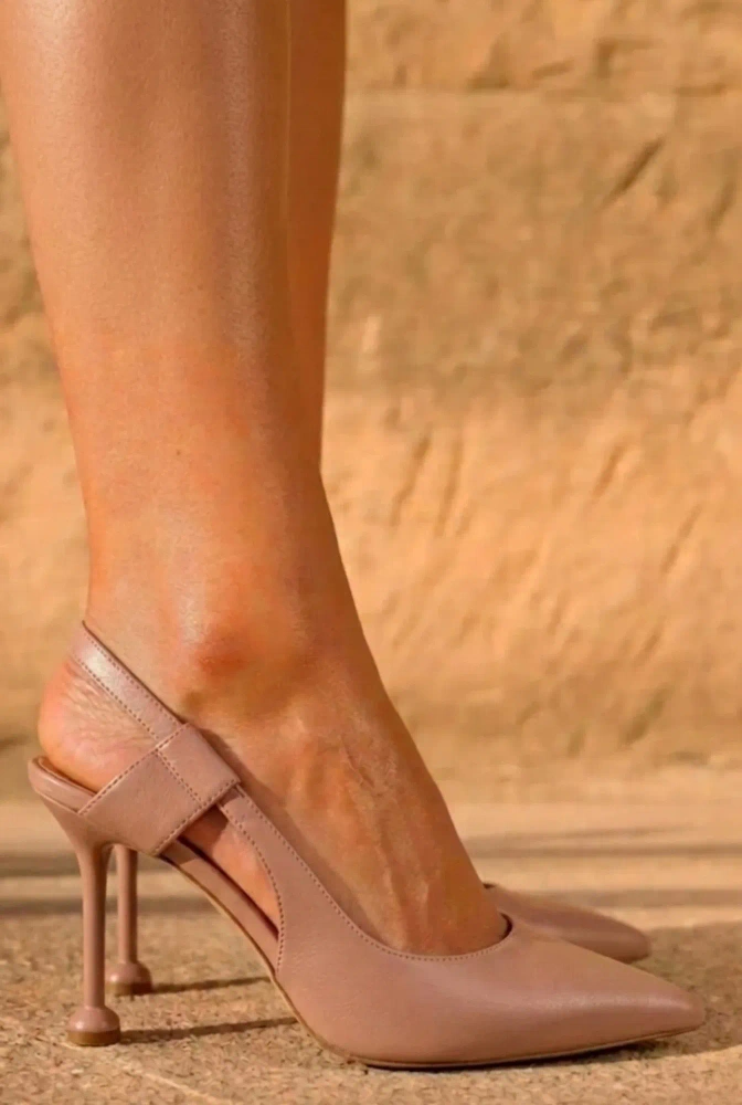 Rucci – décolleté color nude con tacco a spillo sottile