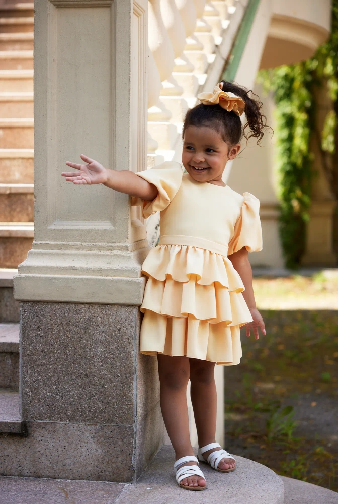 Marea - Abito giallo per bambini con maniche a balze e balze + elastico per capelli