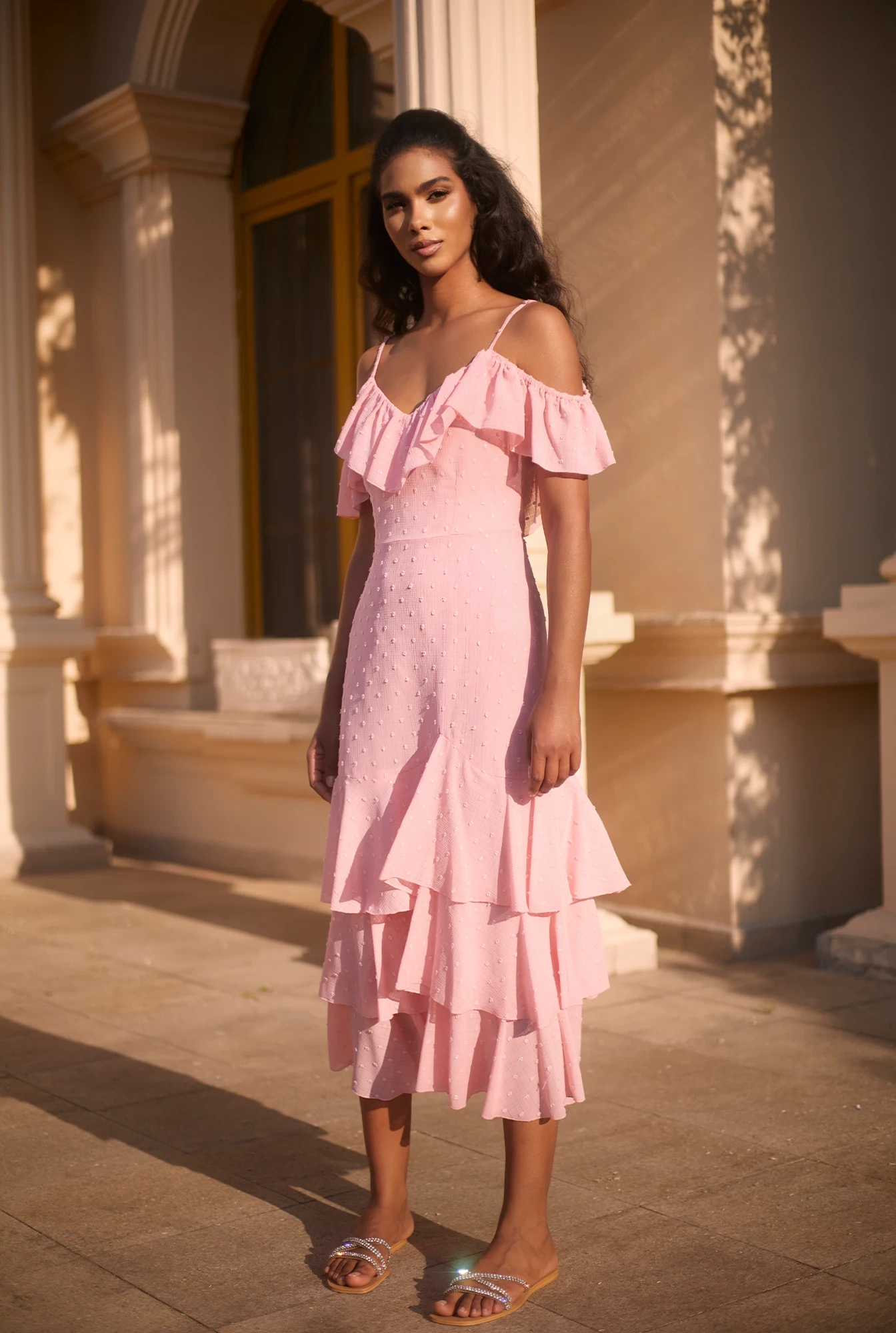 Lucette - Maxi abito rosa con scollatura spagnola