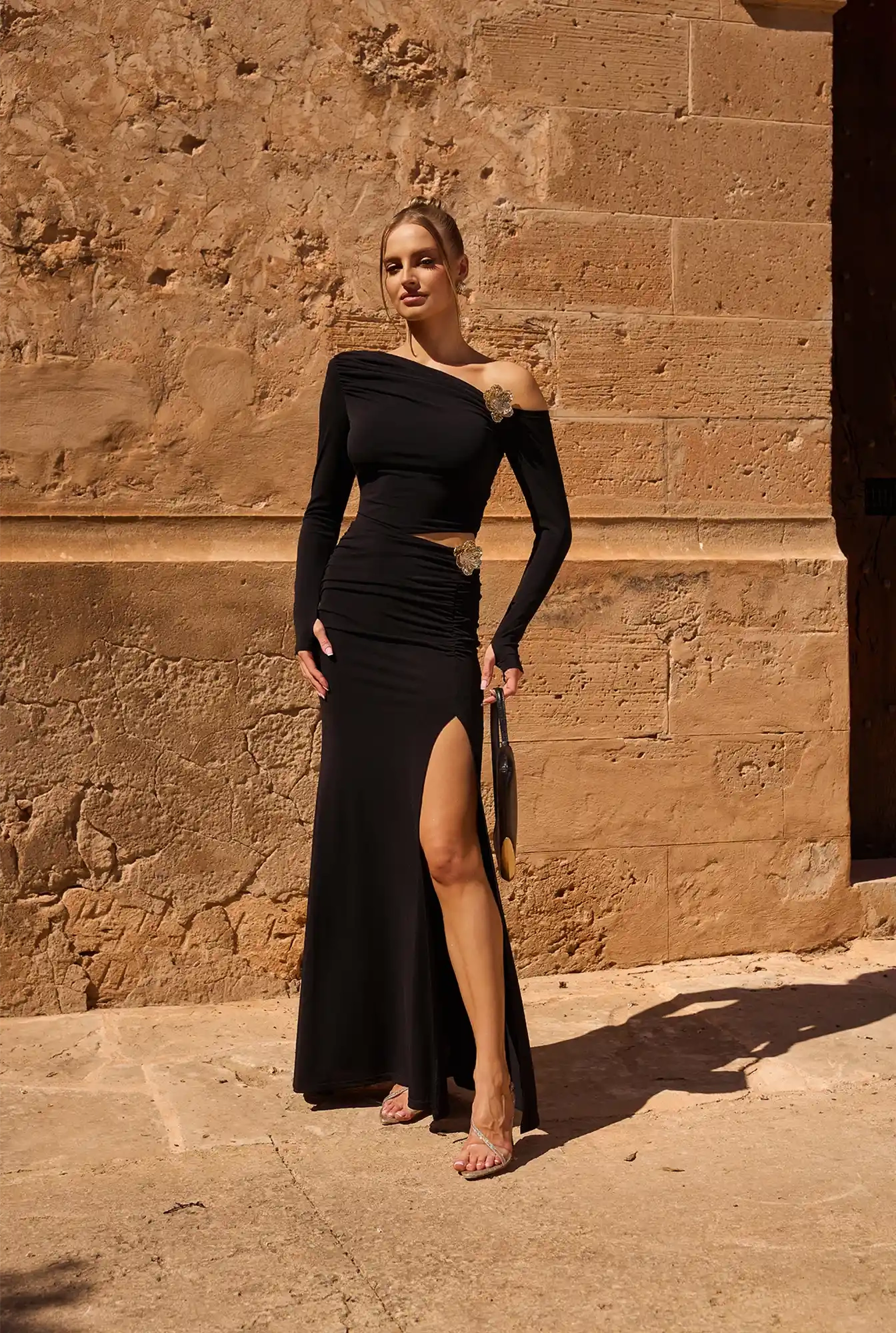 Liora - maxi abito con drappeggio sottile e fondo svasato